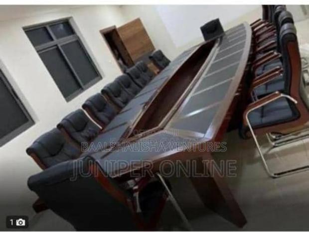 Conference Table Meeting Dsiclusure