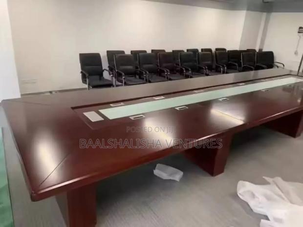 Conference Table Crown Quranteen