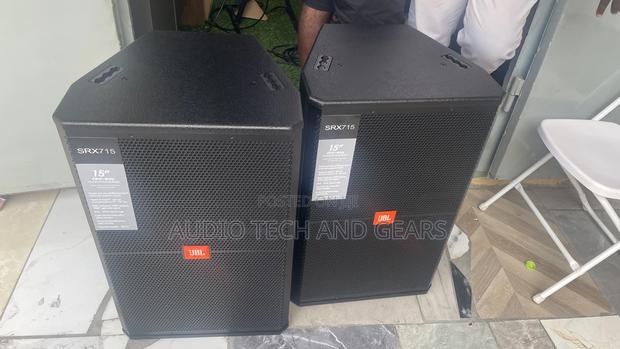 JBL Srx715 Short Range Speakers With Stand photo 2
