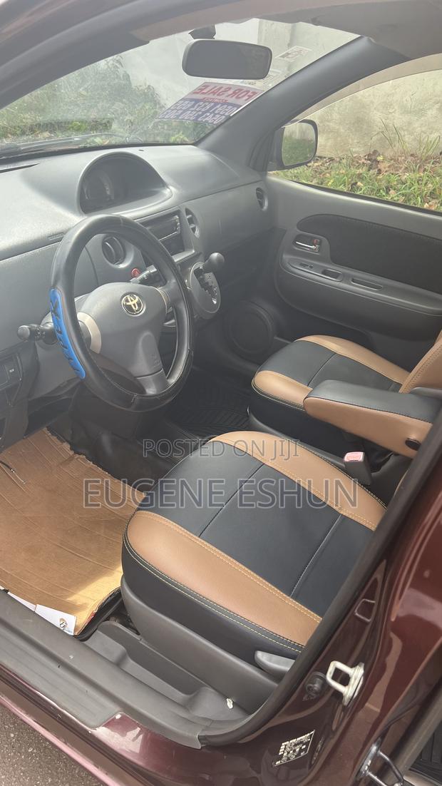 Toyota Sienta 2010 Brown