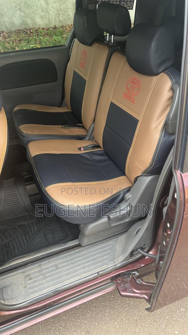 Toyota Sienta 2010 Brown