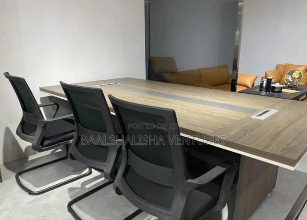 Conference Table Sutress Hangrish