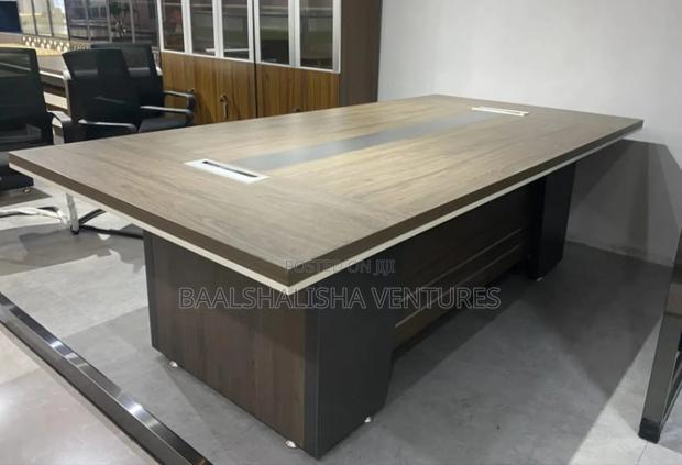 Conference Table Sutress Hangrish photo 2