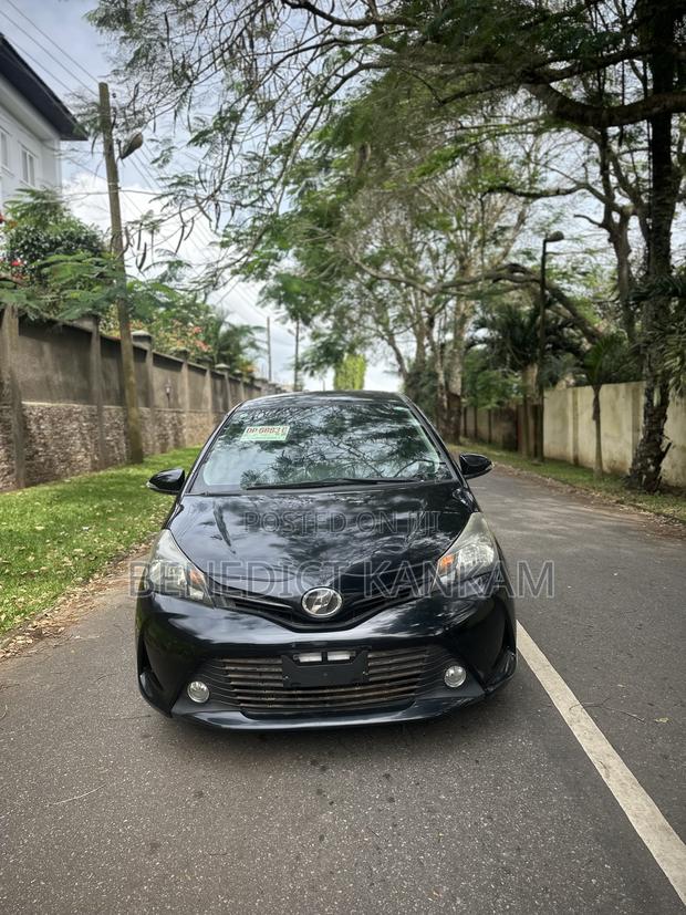 Toyota Vitz 1.3 AWD 5dr 2015 Black