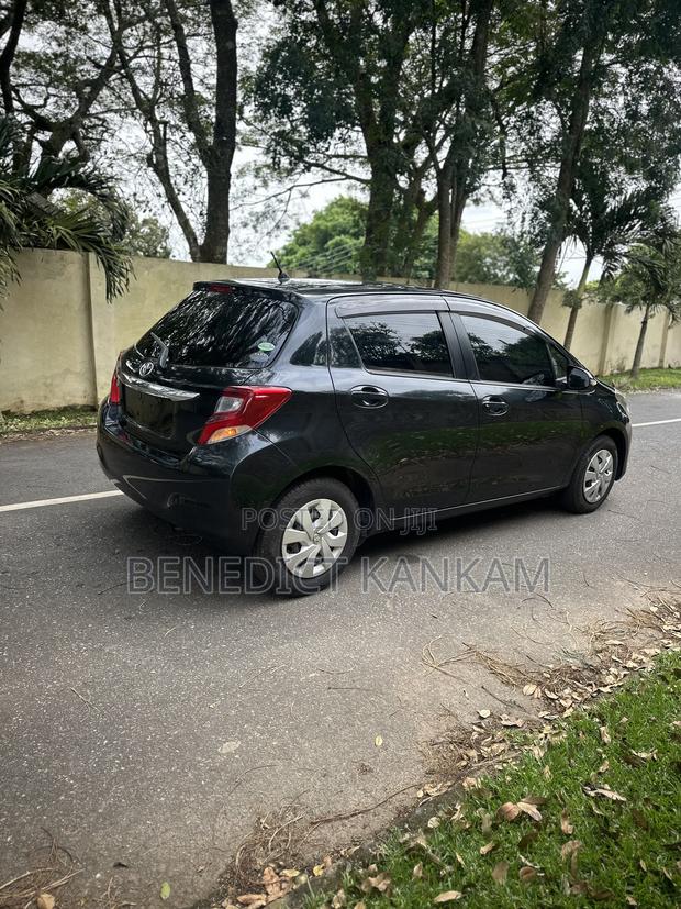 Toyota Vitz 1.3 AWD 5dr 2015 Black