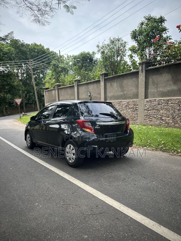 Toyota Vitz 1.3 AWD 5dr 2015 Black