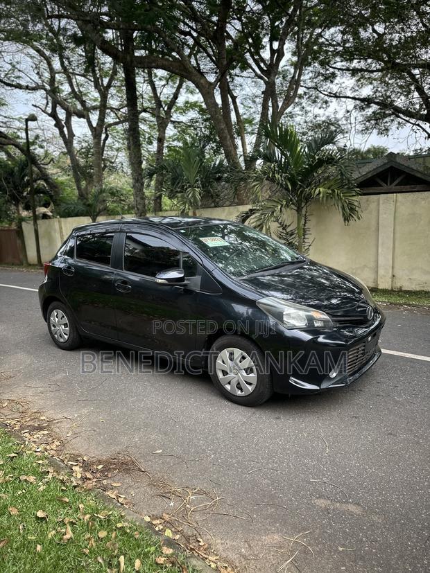 Toyota Vitz 1.3 AWD 5dr 2015 Black