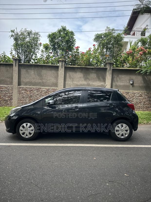 Toyota Vitz 1.3 AWD 5dr 2015 Black