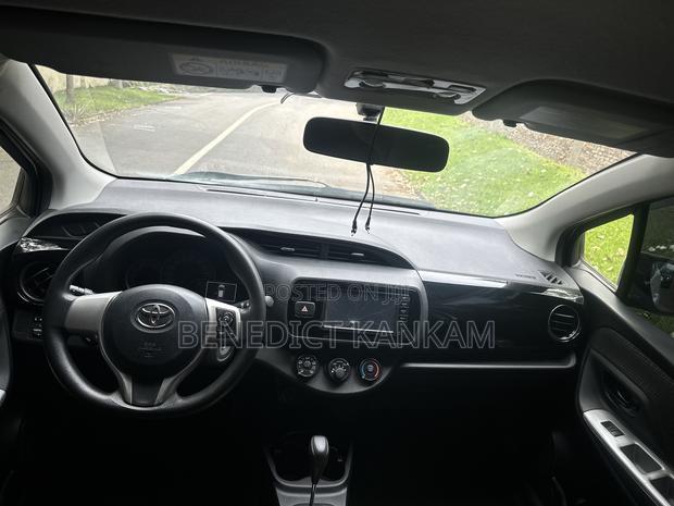 Toyota Vitz 1.3 AWD 5dr 2014 White