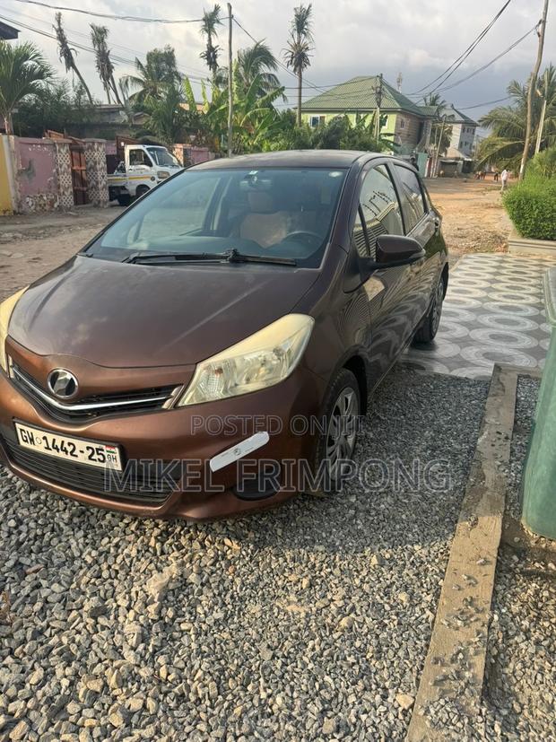 Toyota Vitz 1.3 AWD 3dr 2013 Brown