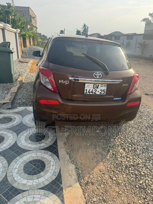 Toyota Vitz 1.3 AWD 3dr 2013 Brown