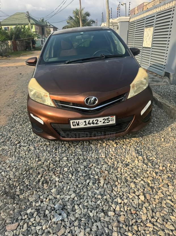 Toyota Vitz 1.3 AWD 3dr 2013 Brown