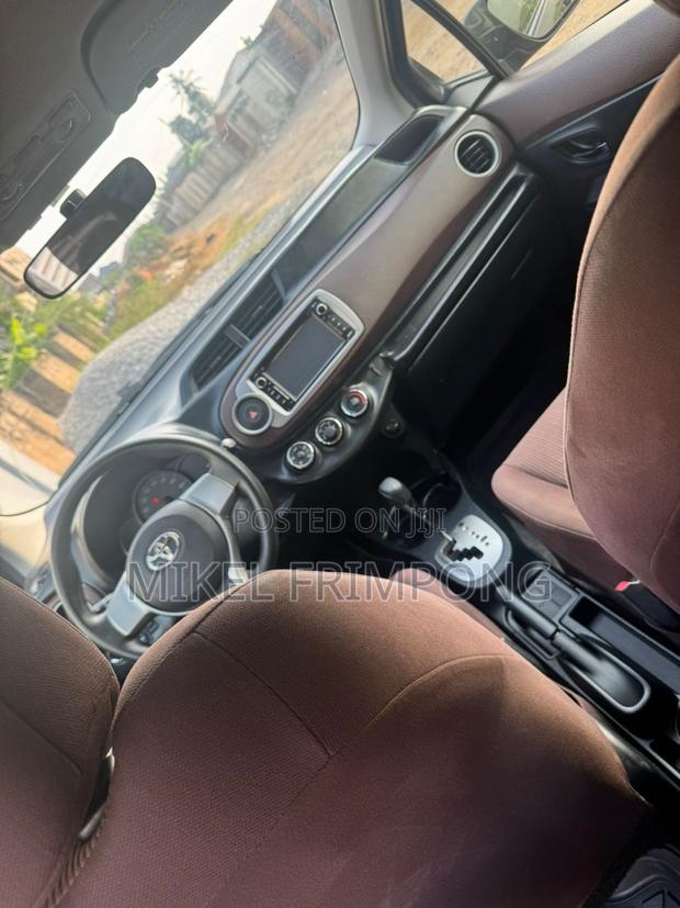 Toyota Vitz 1.3 AWD 3dr 2013 Brown