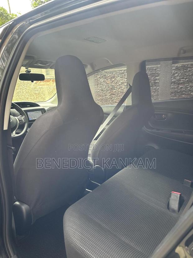 Toyota Vitz 1.3 AWD 5dr 2015 Black