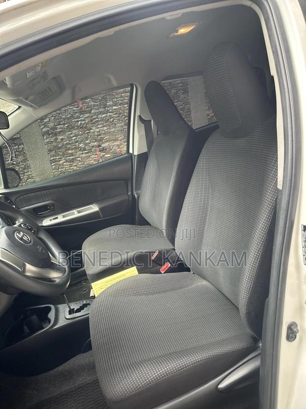 Toyota Vitz 1.3 AWD 5dr 2014 White