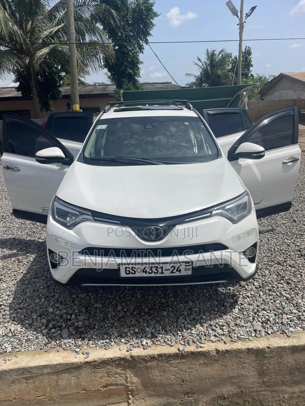 Toyota RAV4 Limited 4dr SUV (2.5L 4cyl 6A) 2018 White