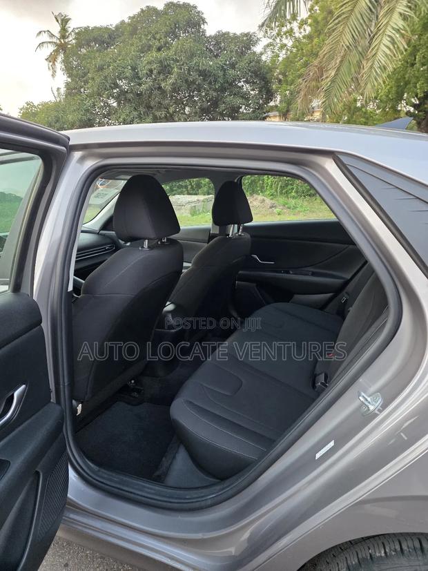 Hyundai Elantra SE 2021 Gray