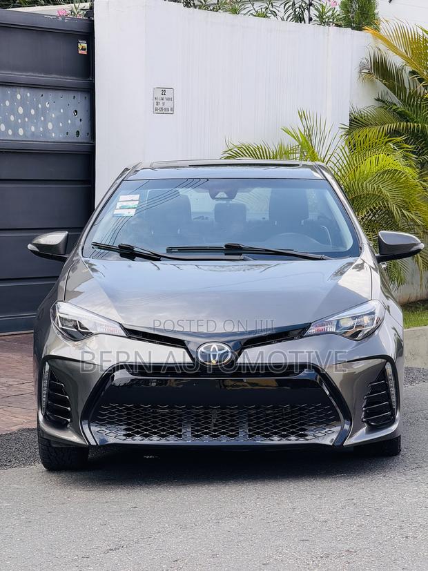 Toyota Corolla SE (1.8L 4cyl 6M) 2018 Gold
