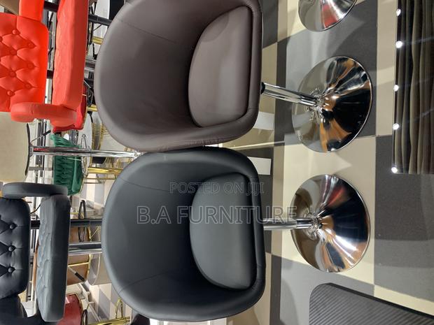 Bar Chair- Adjustable · Photo 2