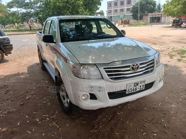 Toyota Hilux SR5 4x4 2013 White