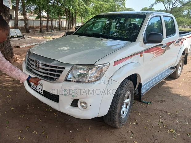 Toyota Hilux SR5 4x4 2013 White