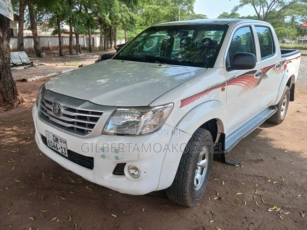 Toyota Hilux SR5 4x4 2013 White