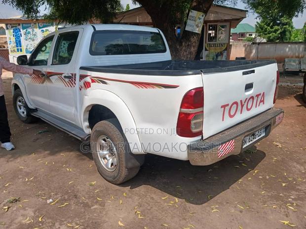 Toyota Hilux SR5 4x4 2013 White