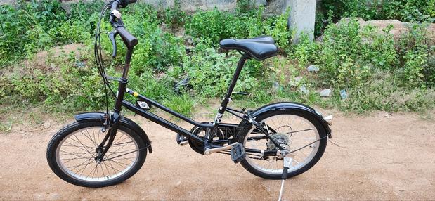 Bright Bycicle With 8 Gears