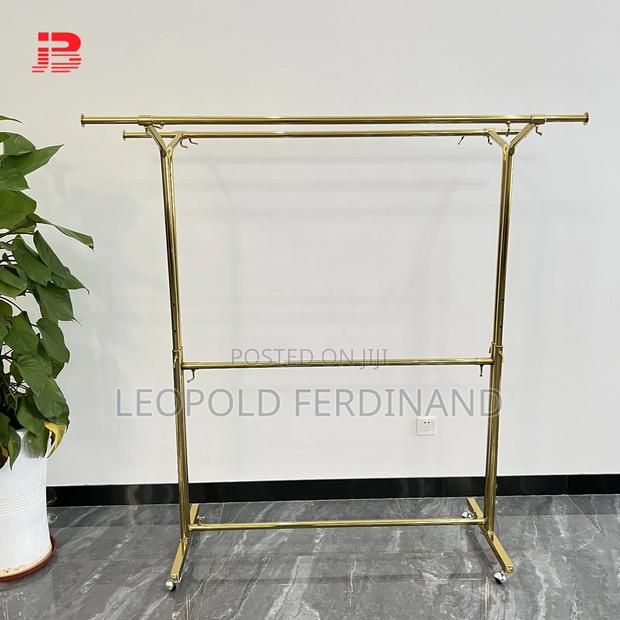 Adjustable Gold Hangers Racks · Photo 4