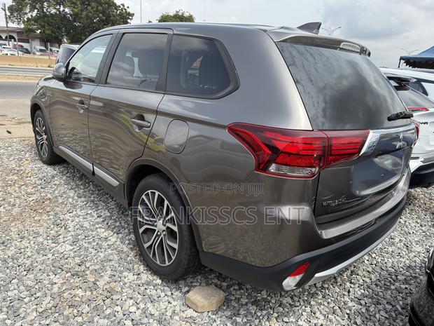 Mitsubishi Outlander SE AWC 2017 Green photo 2