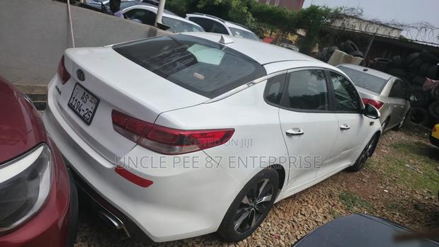 Kia Optima LX 4dr Sedan FWD (2.4L 4cyl 6M) 2016 White photo 3