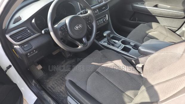 Kia Optima LX 4dr Sedan FWD (2.4L 4cyl 6M) 2016 White photo 13