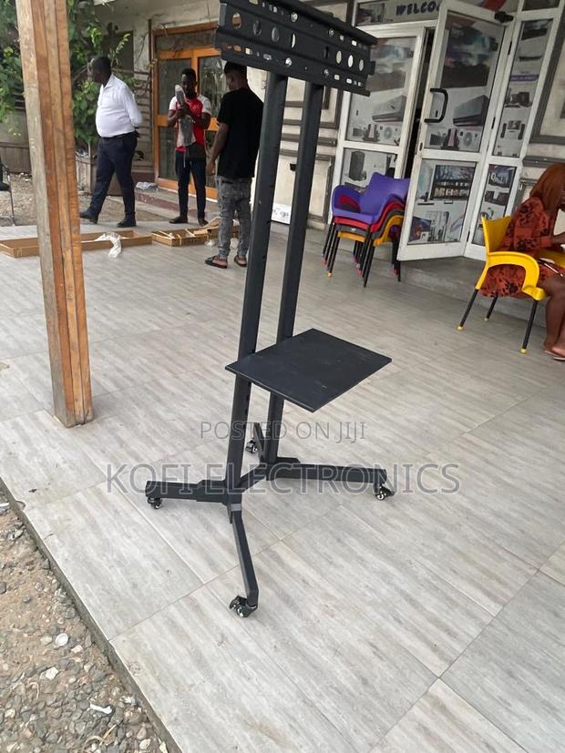 The Colossal 55-10 Media Throne – Bow Before It · Photo 2