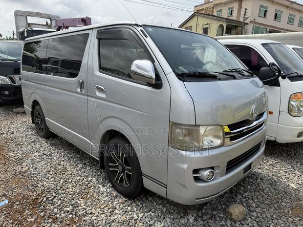 Toyota HiAce 2010 Grey photo 7
