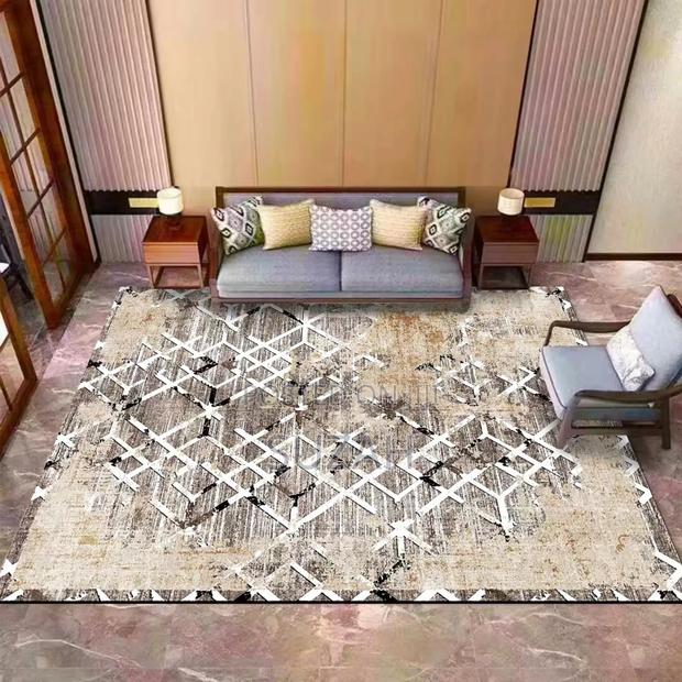 Center Wool Rug · Photo 2