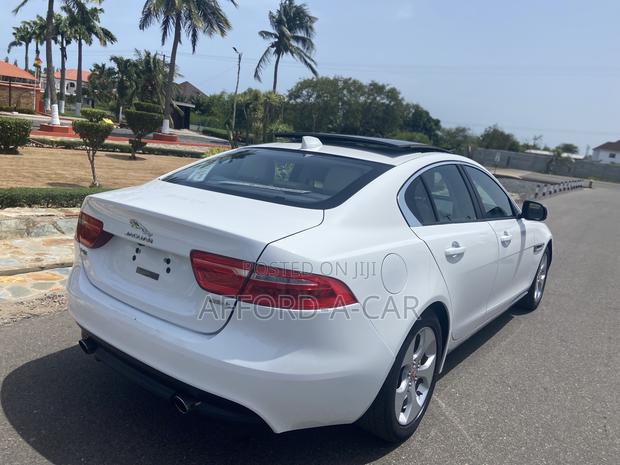 Jaguar XE 20d RWD 2017 White photo 3
