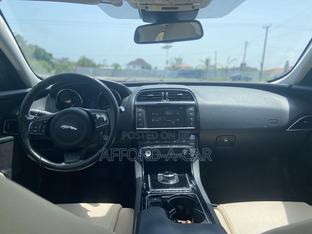 Jaguar XE 20d RWD 2017 White photo 6