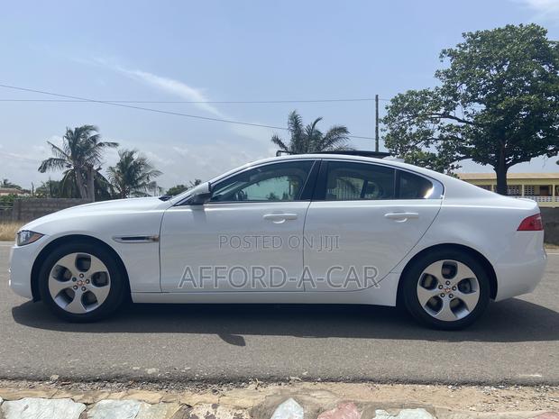 Jaguar XE 20d RWD 2017 White photo 5
