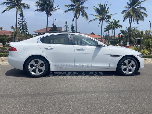 Jaguar XE 20d RWD 2017 White photo 7