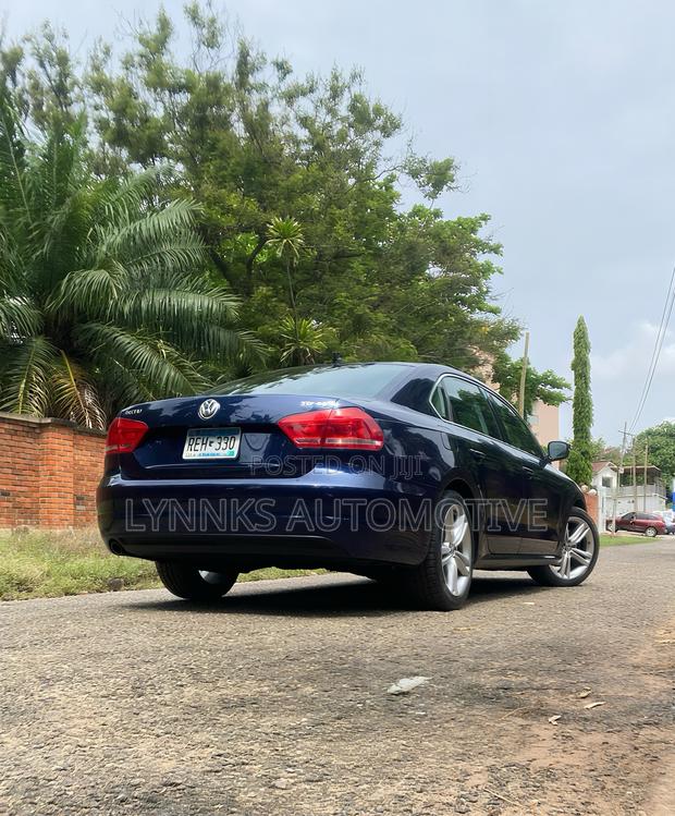 Volkswagen Passat 2015 Blue photo 3