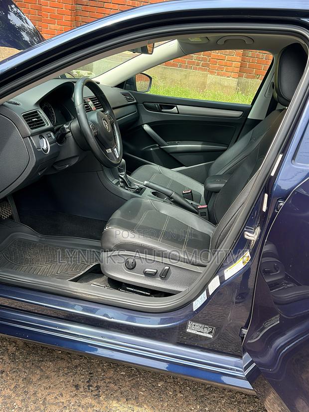 Volkswagen Passat 2015 Blue photo 4