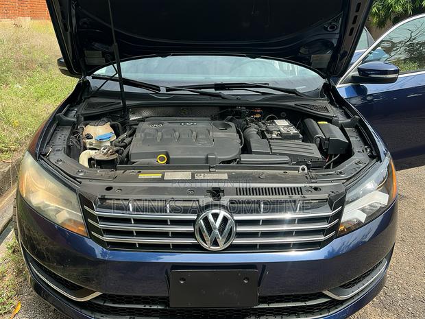 Volkswagen Passat 2015 Blue photo 6