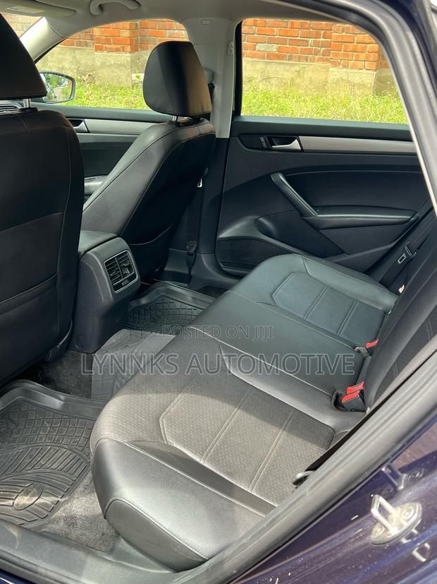 Volkswagen Passat 2015 Blue photo 5
