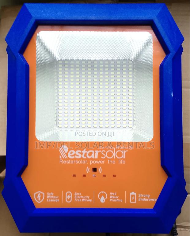 300w Solar Led Floodlight With Panel, Remote Control, Timer Functions photo 3