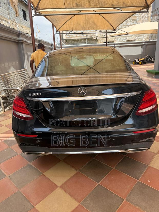 Mercedes-Benz E300 2018 Black