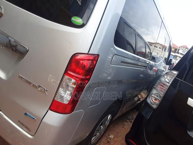 Nissan Caravan (Urvan) 2012 Grey