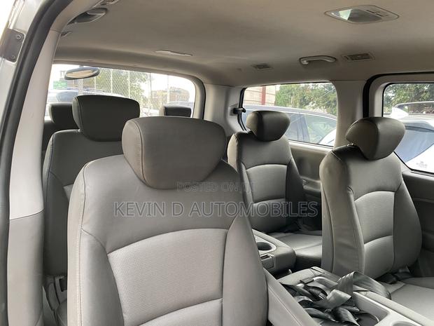 Hyundai Starex 2015 Silver photo 11