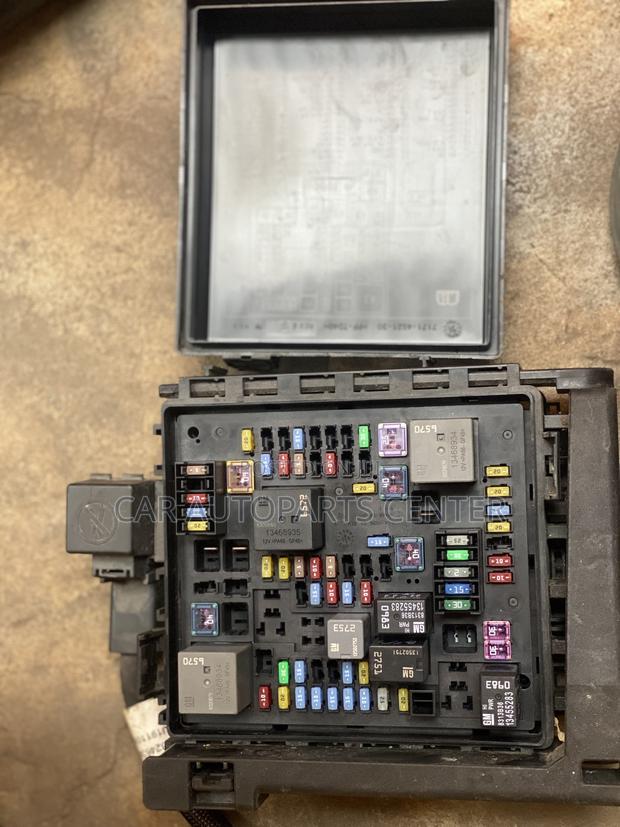 GMC Acadia 2017-19 Engine Fusebox photo 4