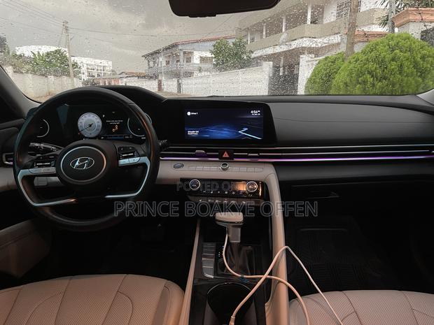 Hyundai Elantra 2023 Blue photo 4