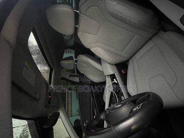 Hyundai Elantra 2023 Blue photo 5